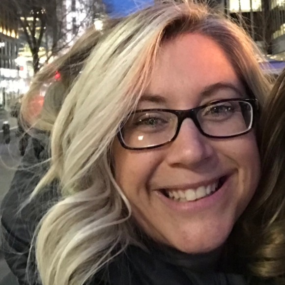 Meet your Posher, Amanda - Picture 1 of 1